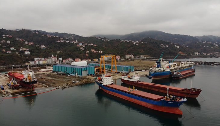 15 Temmuz isimli yük gemisi bakım-onarım çalışmaları için Trabzon Tersanesi'nde