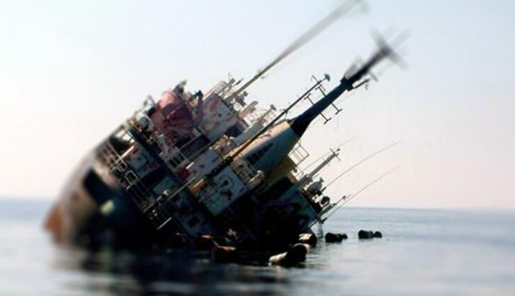 700'den fazla kişinin bulunduğu gemi battı! 60 ölü...
