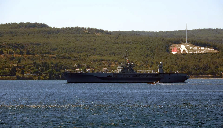 ABD'NİN AMİRAL GEMİSİ "USS MOUNT WHITNEY" ÇANAKKALE BOĞAZI'NDAN GEÇİŞ YAPTI