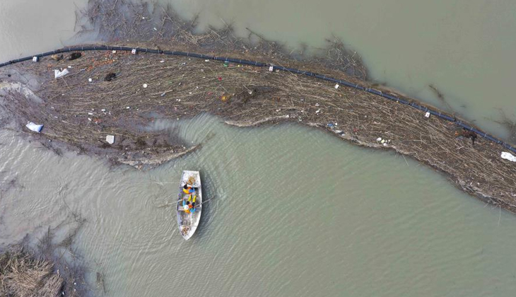 Adana'da, iç su ve denizlerden 7 ton katı atık toplandı