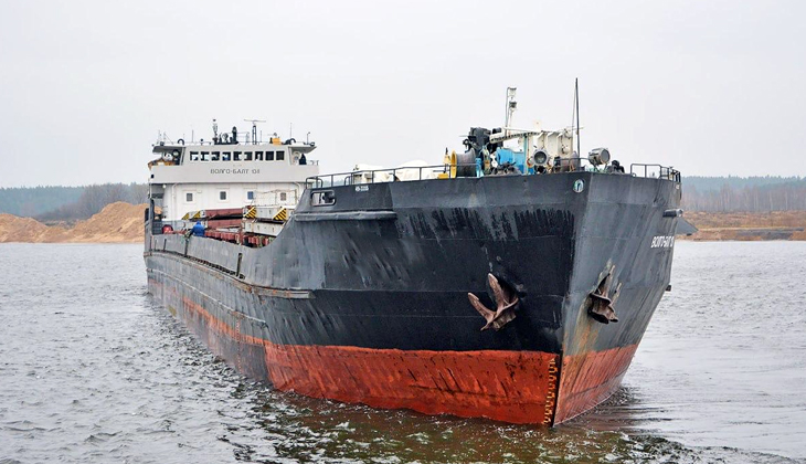 Azak Denizi'nde saldırıya uğrayan yük gemisi battı...