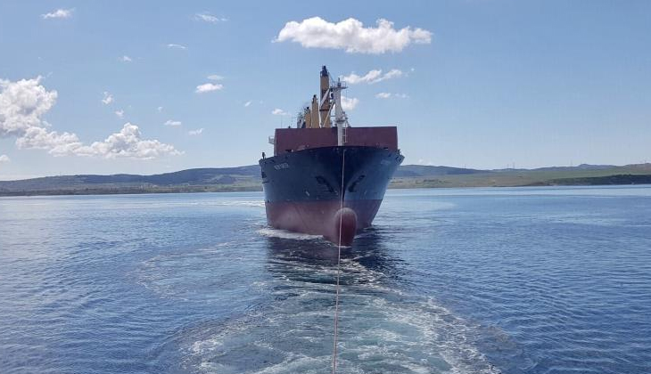 Çanakkale Boğazı'nda sürüklenen konteyner gemisi kurtarıldı