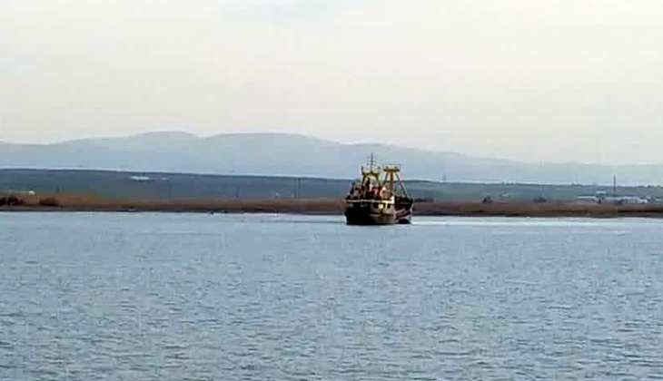 Çanakkale’de karaya oturan gemi kurtarıldı