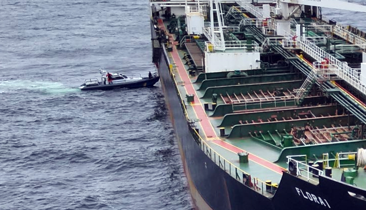 Hangi ülke, petrol sızıntısı şüphesiyle kimyasal tankere el koydu?