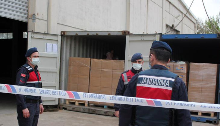 İzmir'de bisküvi taşıyan konteyner içerisinde çok sayıda kaçak göçmen yakalandı