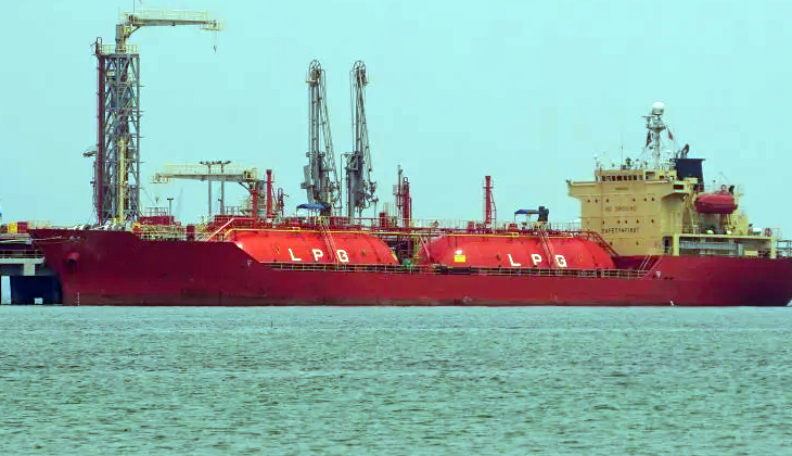 Karadeniz'de Drone Saldırısına Uğrayan LPG Tankerindeki Yangın Söndürüldü
