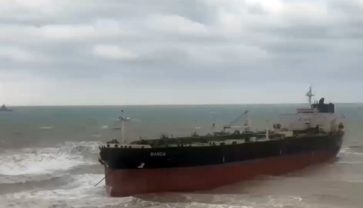 Karadeniz’de Karaya Oturan 238 Metrelik Tanker Kurtarıldı