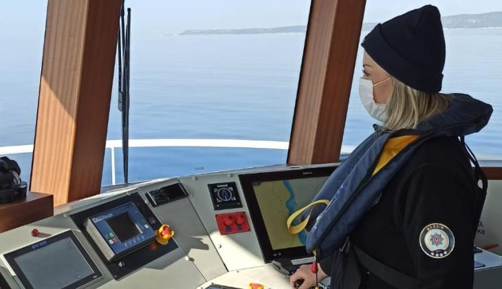 Mersin'de görev yapan Kaptan Yeliz Çalışkan çalışmalarıyla takdir topluyor