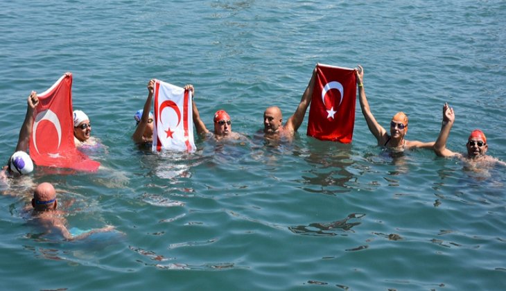 Mersin’den Kıbrıs’a 24 saatte yüzerek ulaştılar!