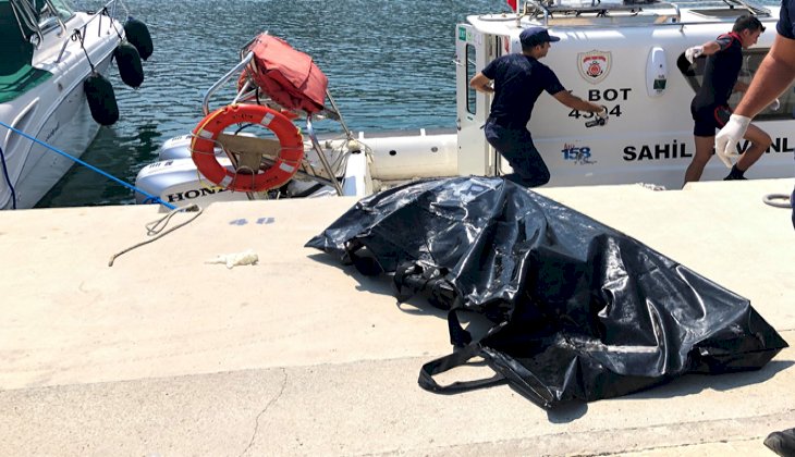 Balıkçılar su üzerinde çürümüş erkek cesedi buldu