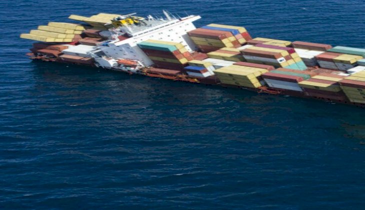Gemiden düşen 83 konteyner kayboldu