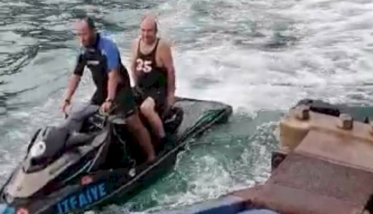 Karaya oturan gezi teknesindeki vatandaşları cankurtaran ekipleri kurtardı