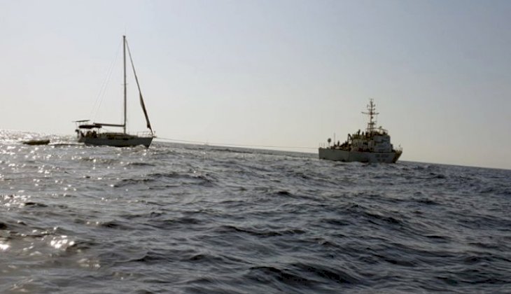 Sürüklenen teknenin imdadına Sahil Güvenlik yetişti