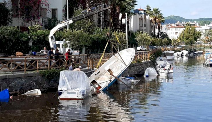 Marmaris'te etkili yağış balıkçı barınağına büyük zarar verdi