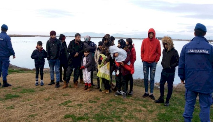 Ayvalık'ta 19 göçmen facia yaşanmadan kurtarıldı