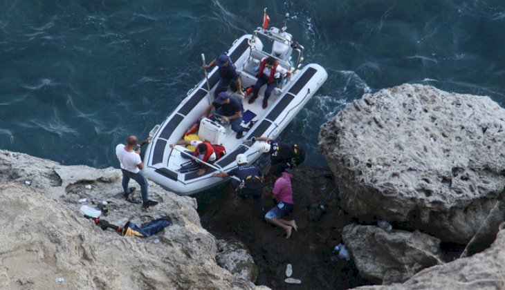 Mahsur kalan amatör balıkçıyı deniz polisi ve itfaiye kurtardı