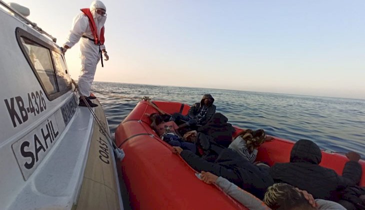 Ölüme terk edilen göçmenleri, Sahil Güvenlik botu kurtardı