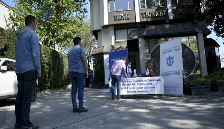 İMEAK Deniz Ticaret Odası maske dağıtmaya devam ediyor