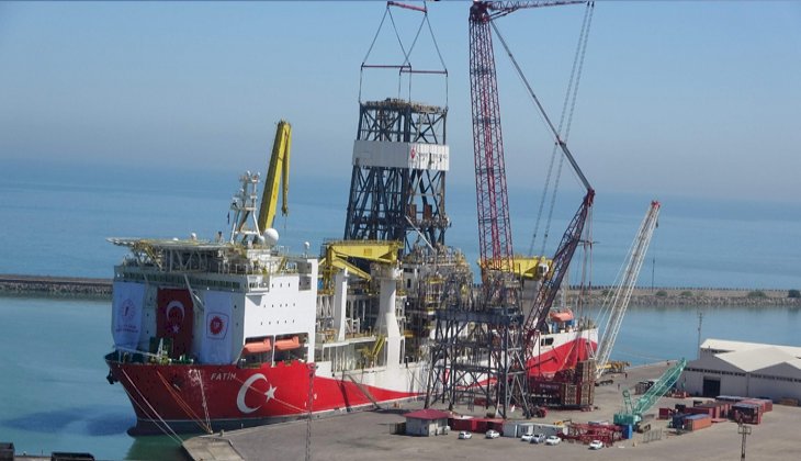 Fatih Sondaj Gemisi'nin 860 ton ağırlığındaki kulelerinin montajı devam ediyor