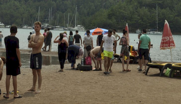 Tatil sevdası korona virüsü unutturdu, plajlar doldu taştı