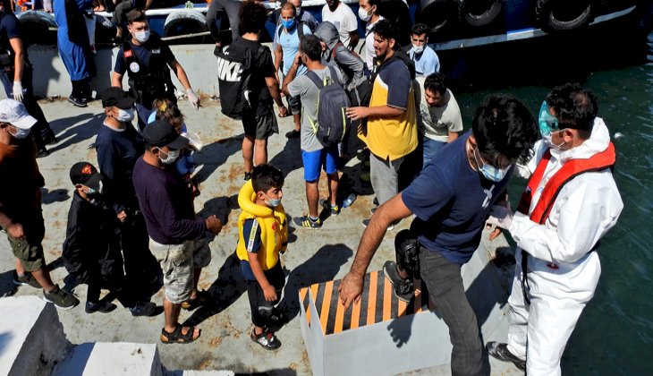Ege Denizi'nde içinde 157 düzensiz göçmenin olduğu motoryat alabora oldu