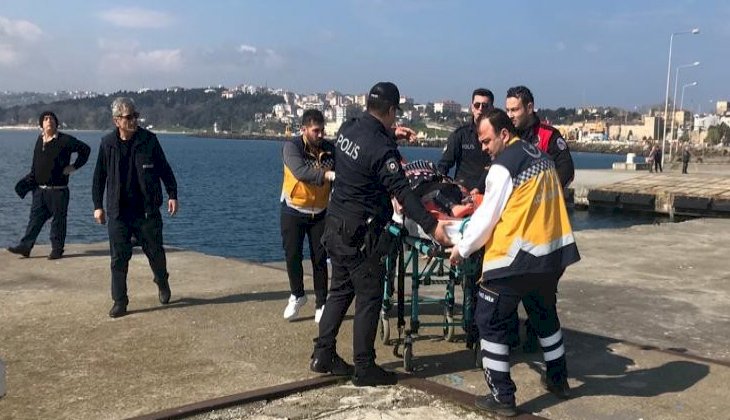 İskeleden denize atlayan şahsı polis kurtardı