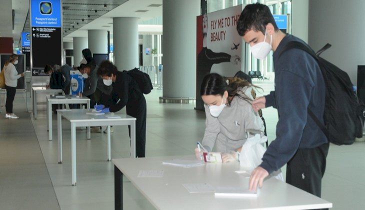 Yurt dışından gelen vatandaşlar için 14 gün evde gözetim uygulaması kalktı