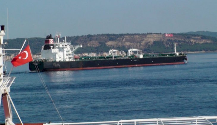 300 metrelik dev tanker Boğazı kapattı