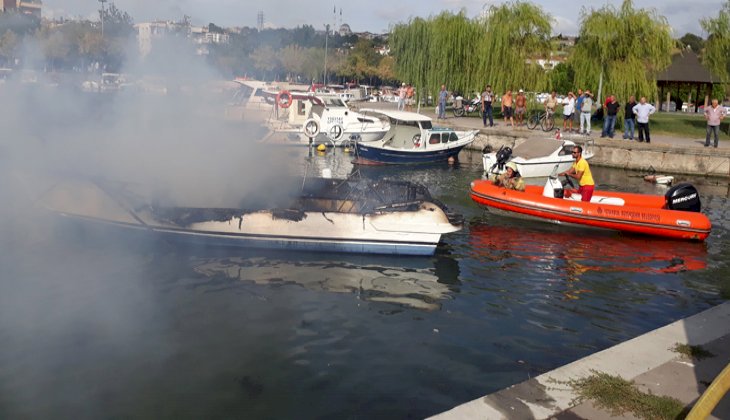 İstanbul'da korkutan tekne yangını!