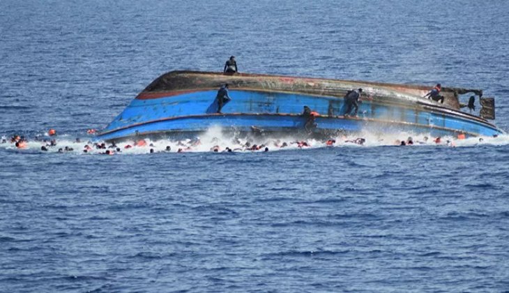 Libya açıklarında göçmenleri taşıyan gemi battı: 74 ölü!