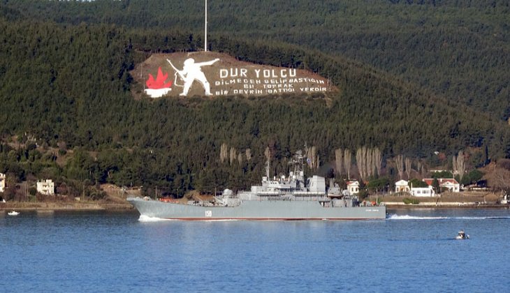 Rus savaş gemisi 'Caesar Kunikov' Çanakkale Boğazı'ndan geçti