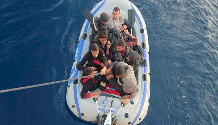 Lastik botla Kos Adası'na kaçmak isteyen göçmenler yakalandı