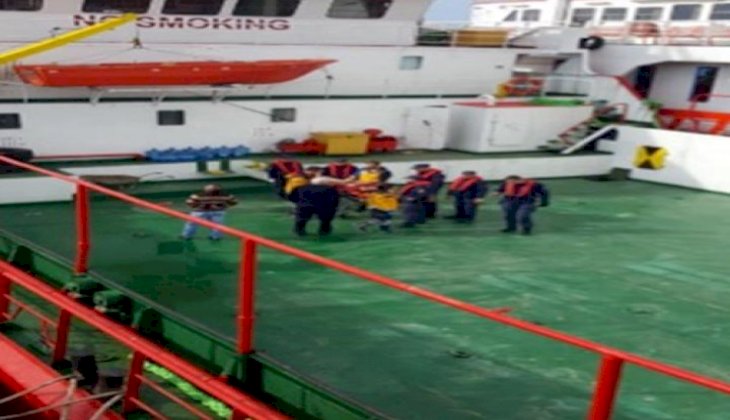 Rahatsızlanan gemi personelini Sahil Güvenlik ekipleri kurtardı