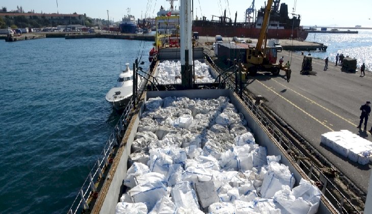 İstanbul Boğazı’ndan geçiş yapan gemide kaçak sigara ve tütün ele geçirildi