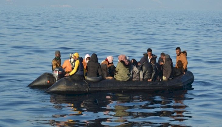 Denizde sürüklenen mültecilerin imdadına Sahil Güvenlik Ekipleri yetişti