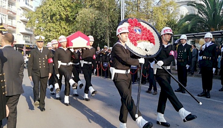 İspanya'da gemide ölen eski astsubay için tören düzenlendi