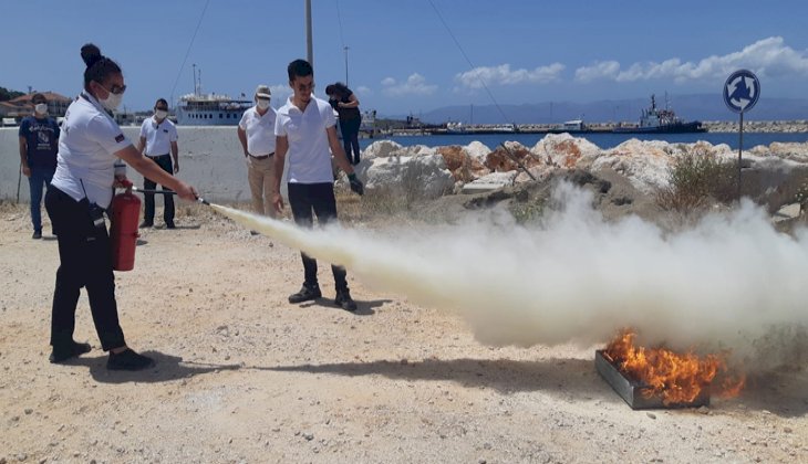 Çeşme Marina'da çalışanlara yangın eğitimi verildi