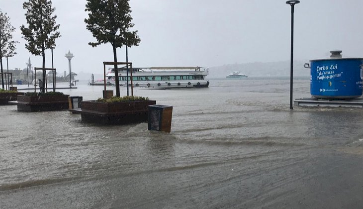 Üsküdar'da denizle kara birleşti !