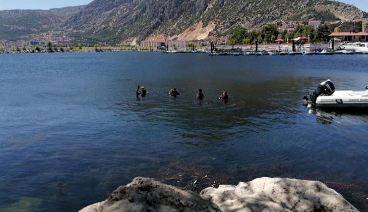Su Altı Arama Kurtarma Ekibi Eğirdir Gölü'nde su altı temizliği yaptı