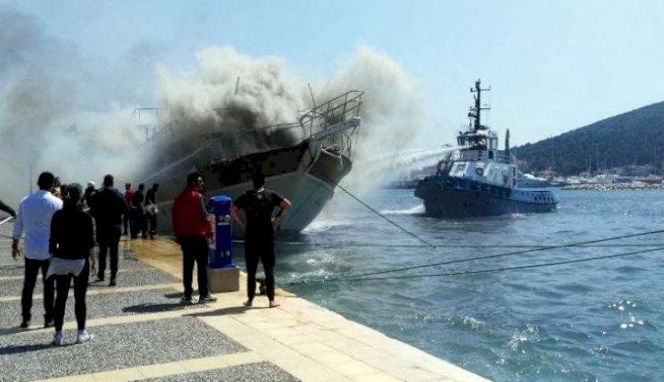 Çeşme'de gezi teknesinde yangın çıktı