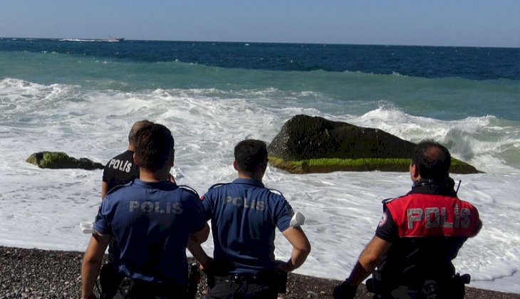 Boğulma tehlikesi geçiren adamı sahil güvenlik kurtardı