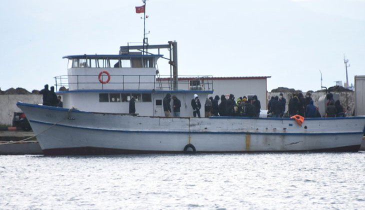 Kaçak göçmen taşıyan gemi kaptanı tutuklandı