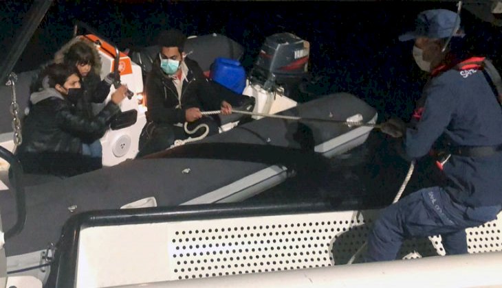 Açık denizde sürüklenen 3 göçmen kurtarıldı