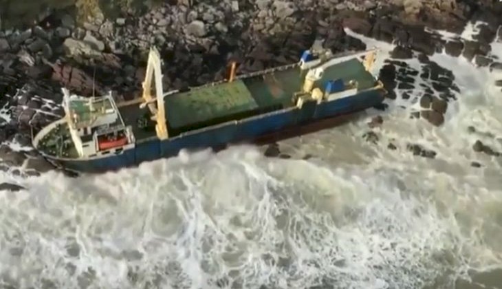 Okyanusta binlerce mil sürüklenen 250 metrelik hayalet gemi karaya vurdu! İZLE