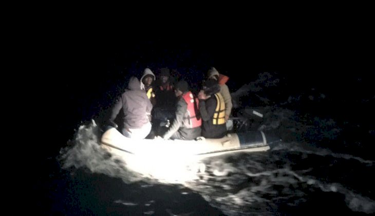 Lastik bot içinde 6 düzensiz göçmen yakalandı