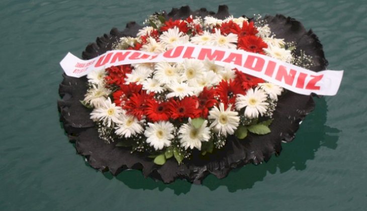 19 yıl önce deniz kazasında ölen 38 kişi için anma töreni düzenlendi
