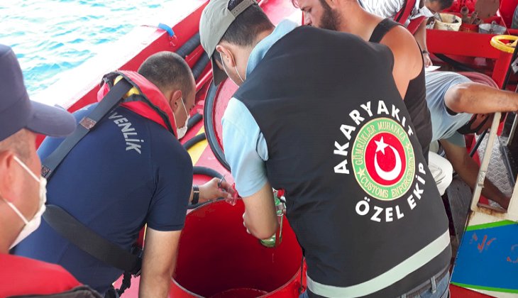 Bodrum’da kaçak akaryakıt ticareti yapan tanker seyirden men edildi