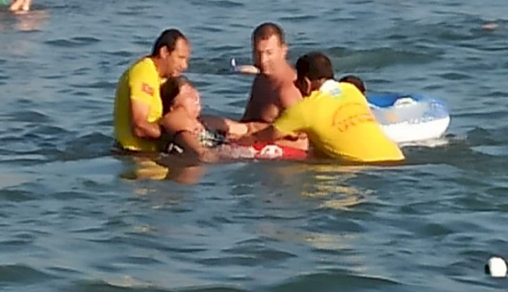 51 yaşındaki kadın denizde astım krizi geçirdi
