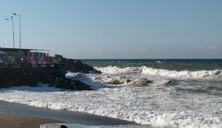 Akçakoca’da balıkçılar poyraz nedeniyle limana sığındı