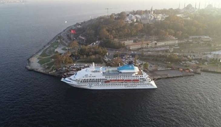 9 katlı lüks yolcu gemisi İstanbul’da
